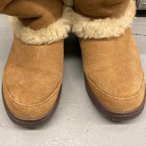 SUNBURST UGGS, Size 8, Great condition outside the repaired rip that was fixed. - Picture 3 of 15
